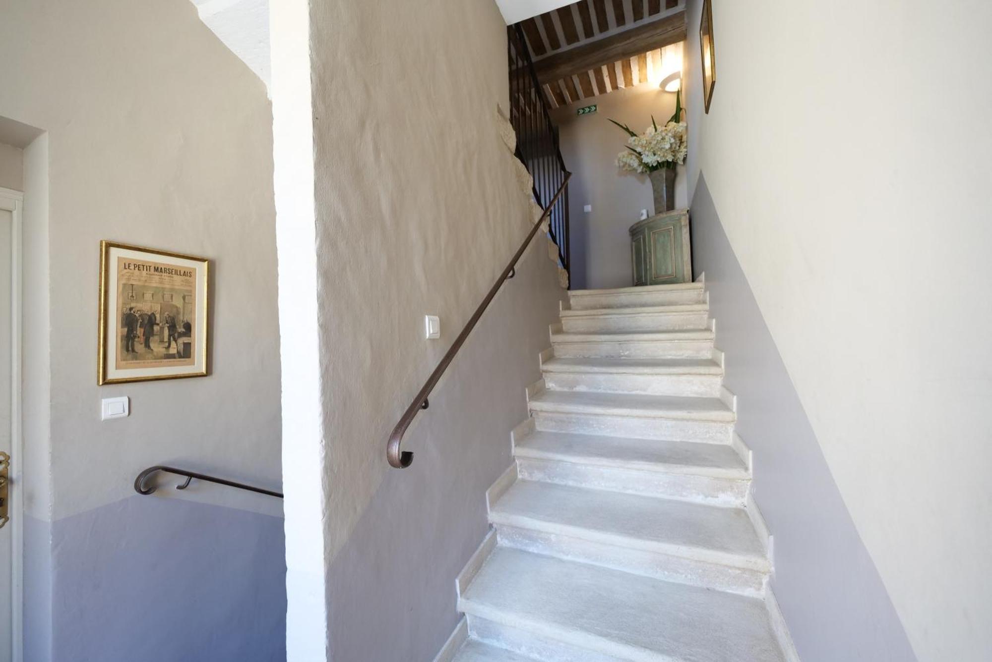 Homestay Du Vieux Bistrot Cabrieres-d'Avignon